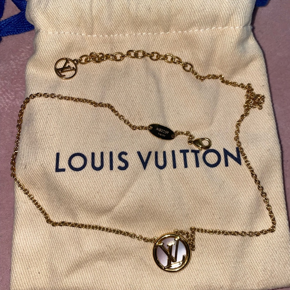 Authentic Louis Vuitton Gold Plated L to V Pearlfection Mother of Pearl Necklace